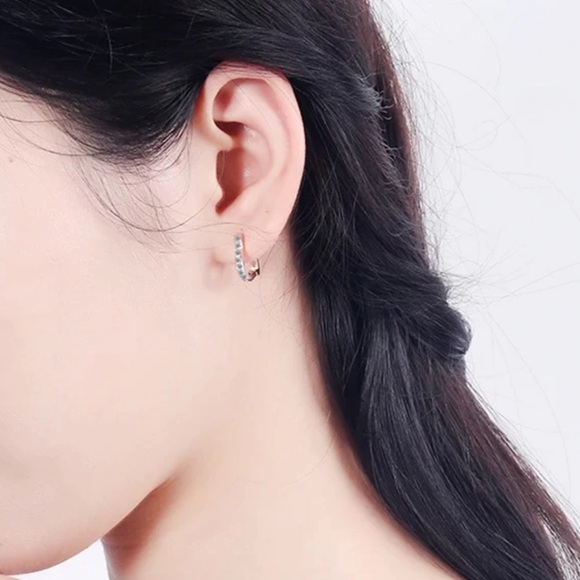 🌟 Silver 925 Huggie Hoop Heart Earrings CZ - Picture 6 of 7